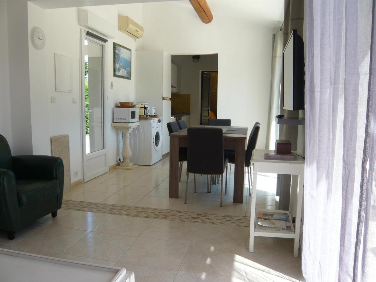 Апартаменты Locations Des Alpilles Сен-Реми-де-Прованс Экстерьер фото