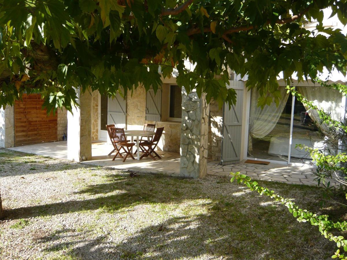 Апартаменты Locations Des Alpilles Сен-Реми-де-Прованс Экстерьер фото