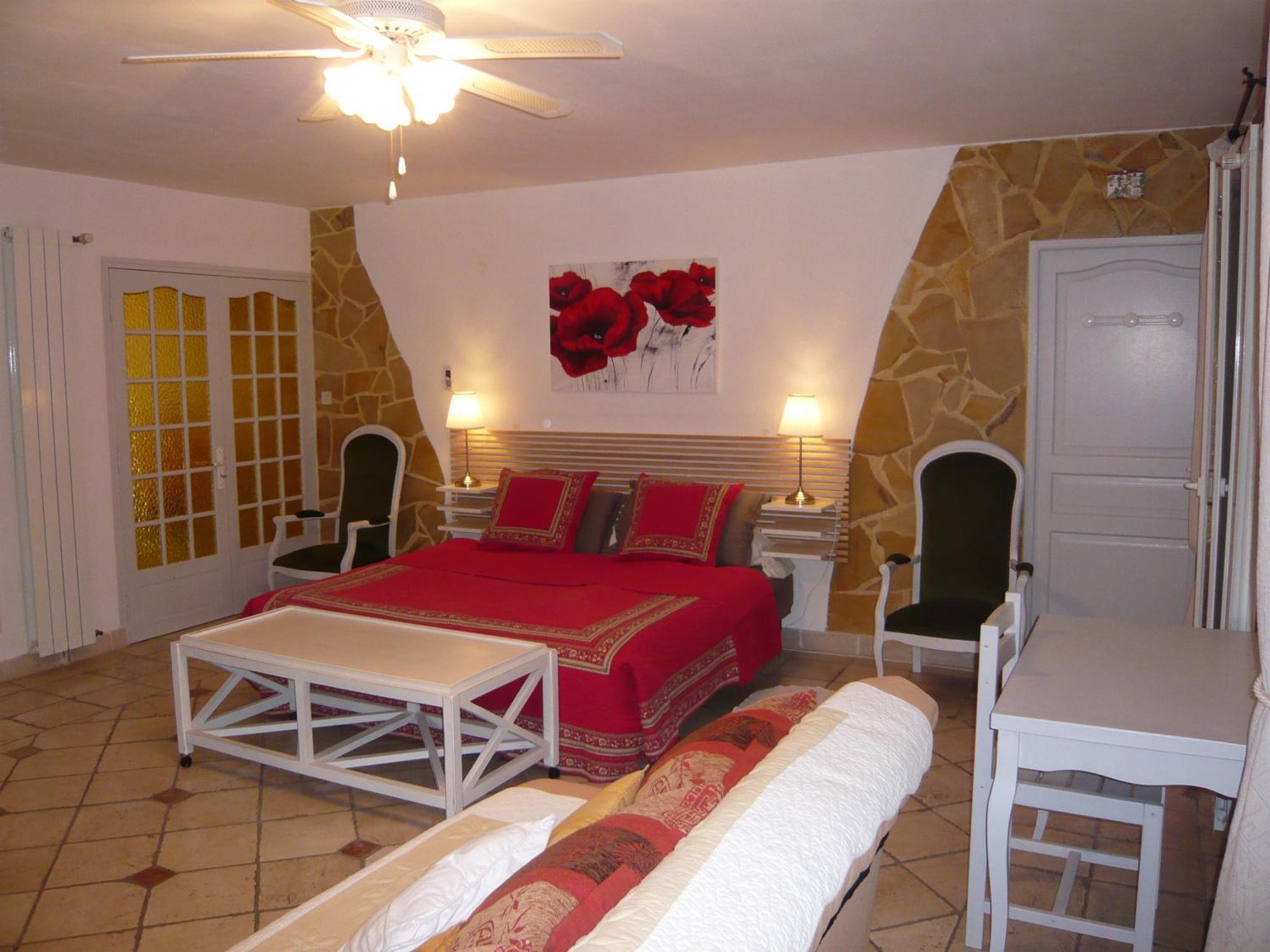 Апартаменты Locations Des Alpilles Сен-Реми-де-Прованс Экстерьер фото