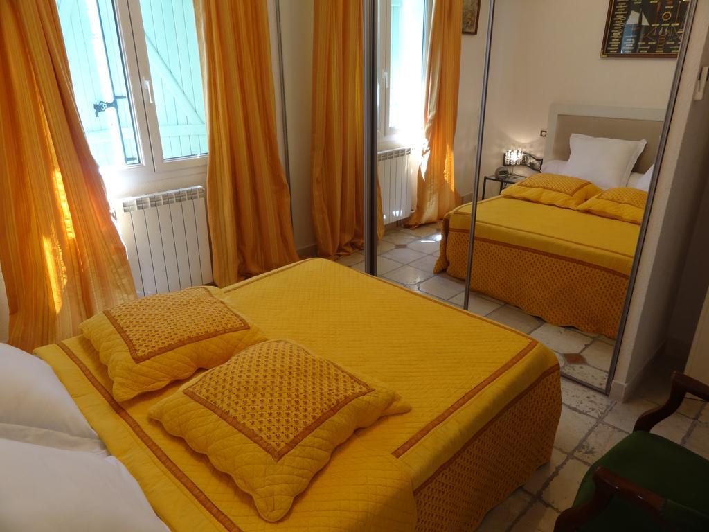 Апартаменты Locations Des Alpilles Сен-Реми-де-Прованс Номер фото