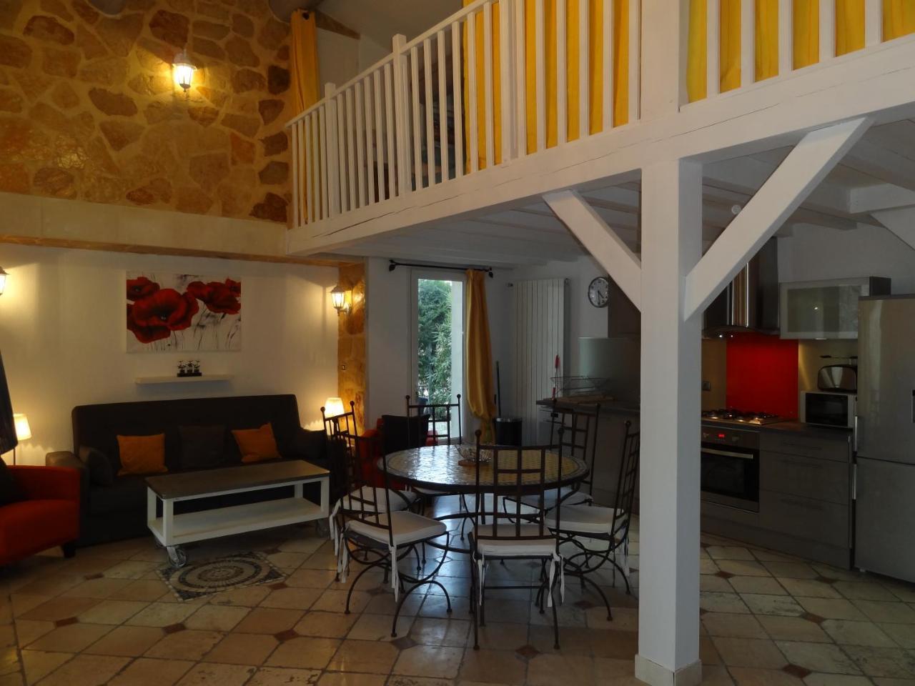 Апартаменты Locations Des Alpilles Сен-Реми-де-Прованс Экстерьер фото