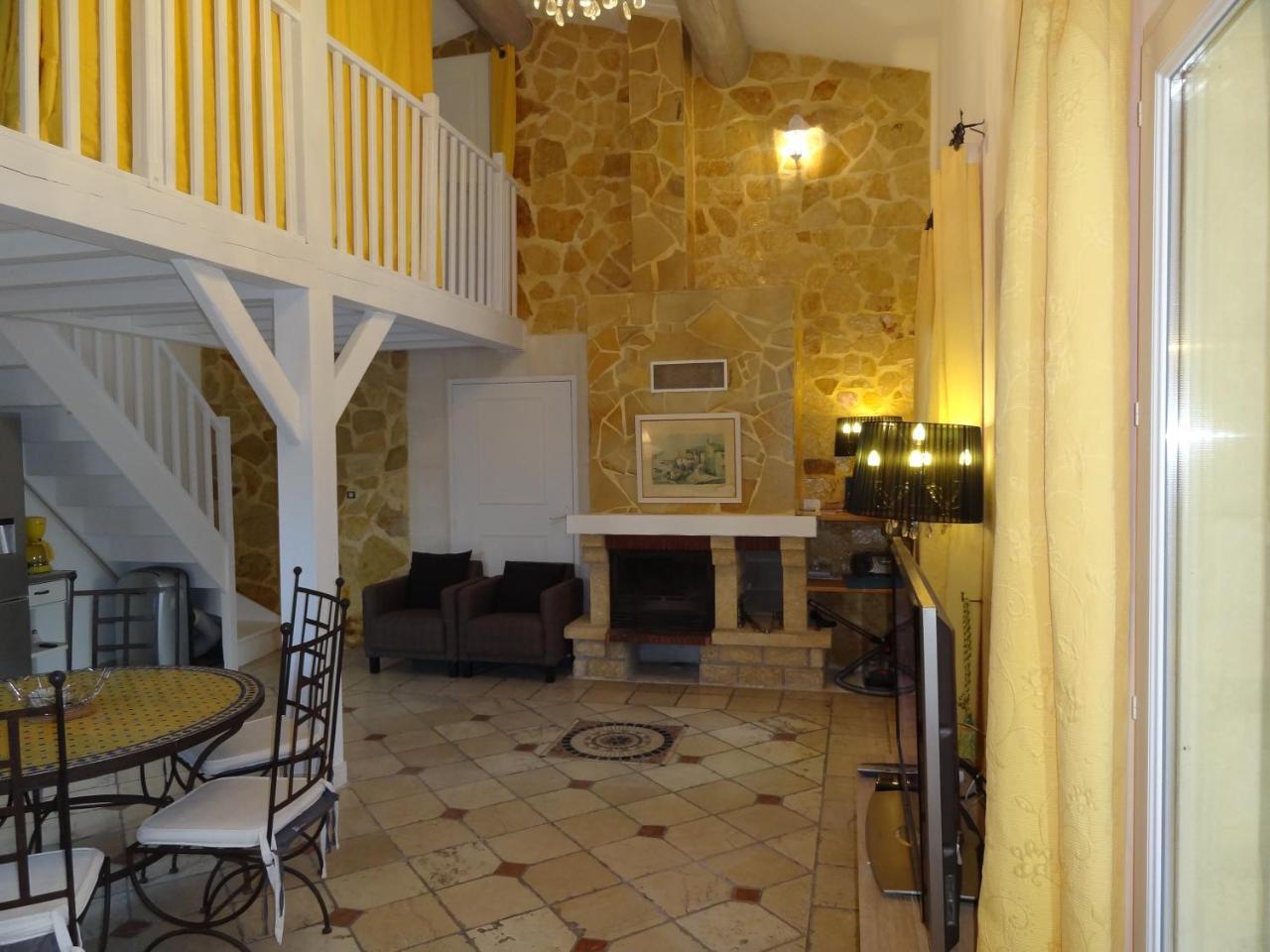 Апартаменты Locations Des Alpilles Сен-Реми-де-Прованс Экстерьер фото