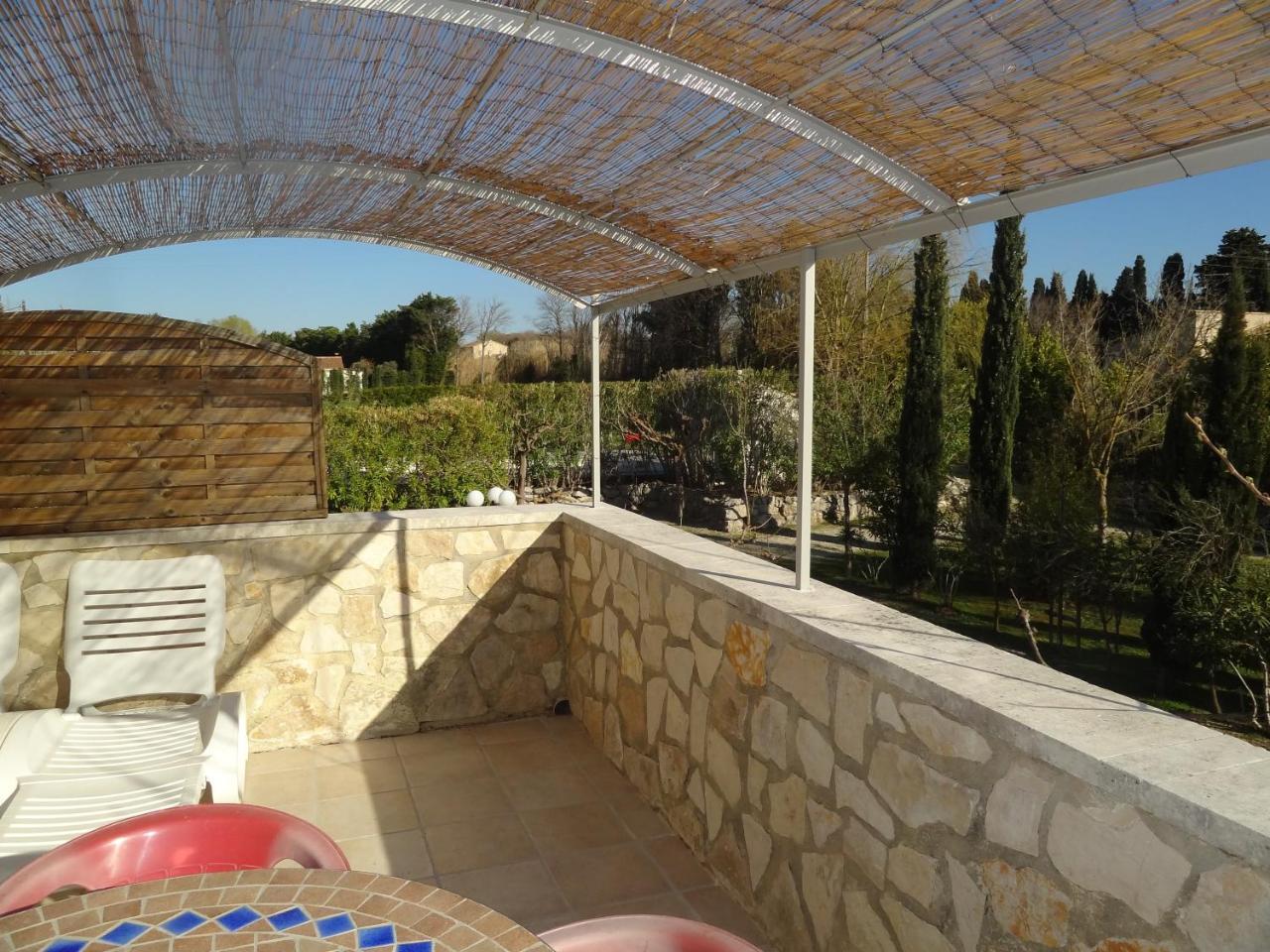 Апартаменты Locations Des Alpilles Сен-Реми-де-Прованс Экстерьер фото