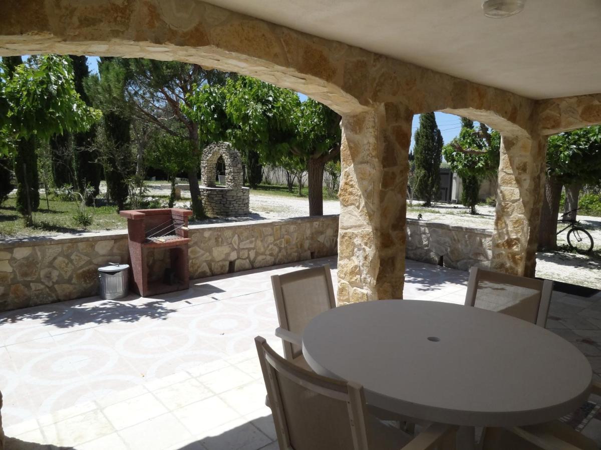 Апартаменты Locations Des Alpilles Сен-Реми-де-Прованс Номер фото